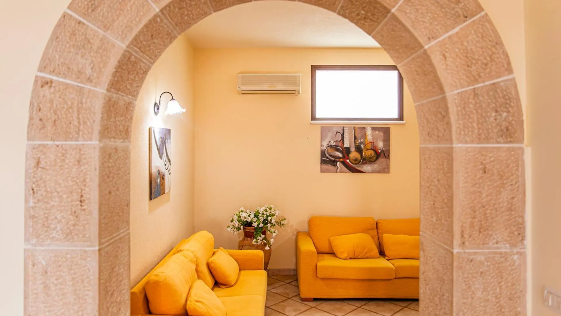 Exclusive Palm House Near The Beach ألكامو